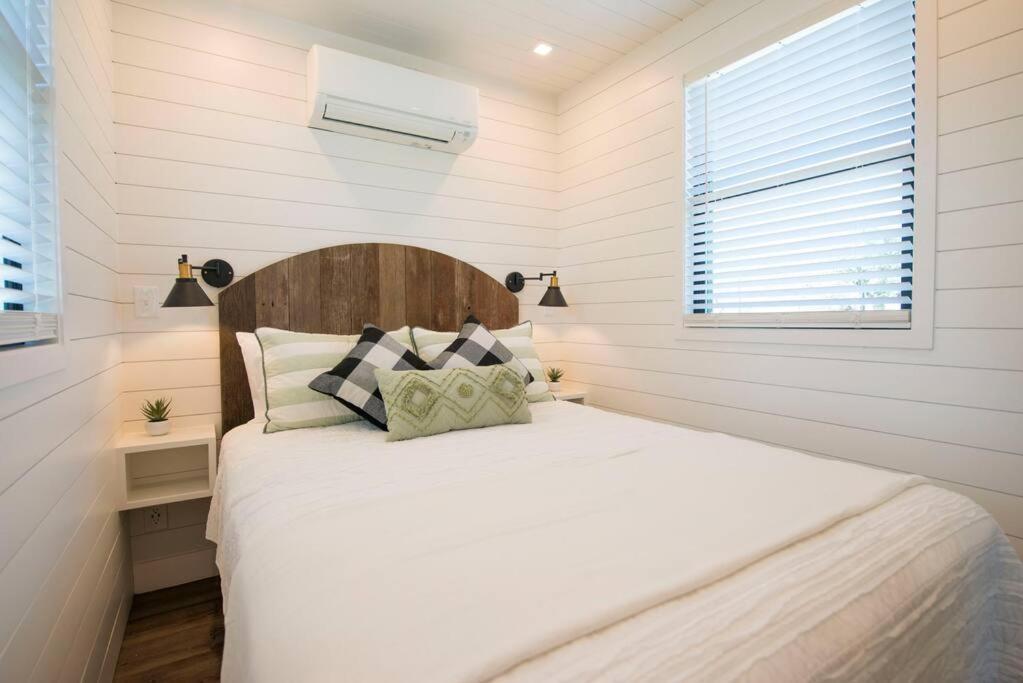 Container Home With Rooftop Views And Pickleball-Pecan Grove Bellmead Exterior photo