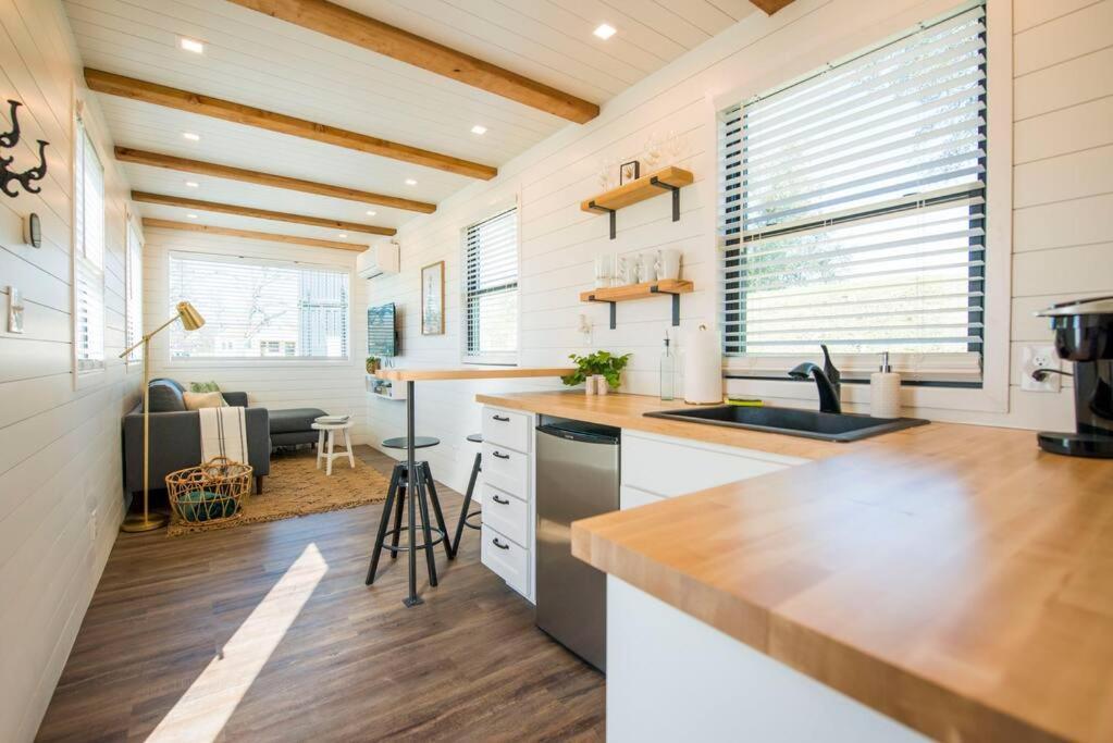 Container Home With Rooftop Views And Pickleball-Pecan Grove Bellmead Exterior photo