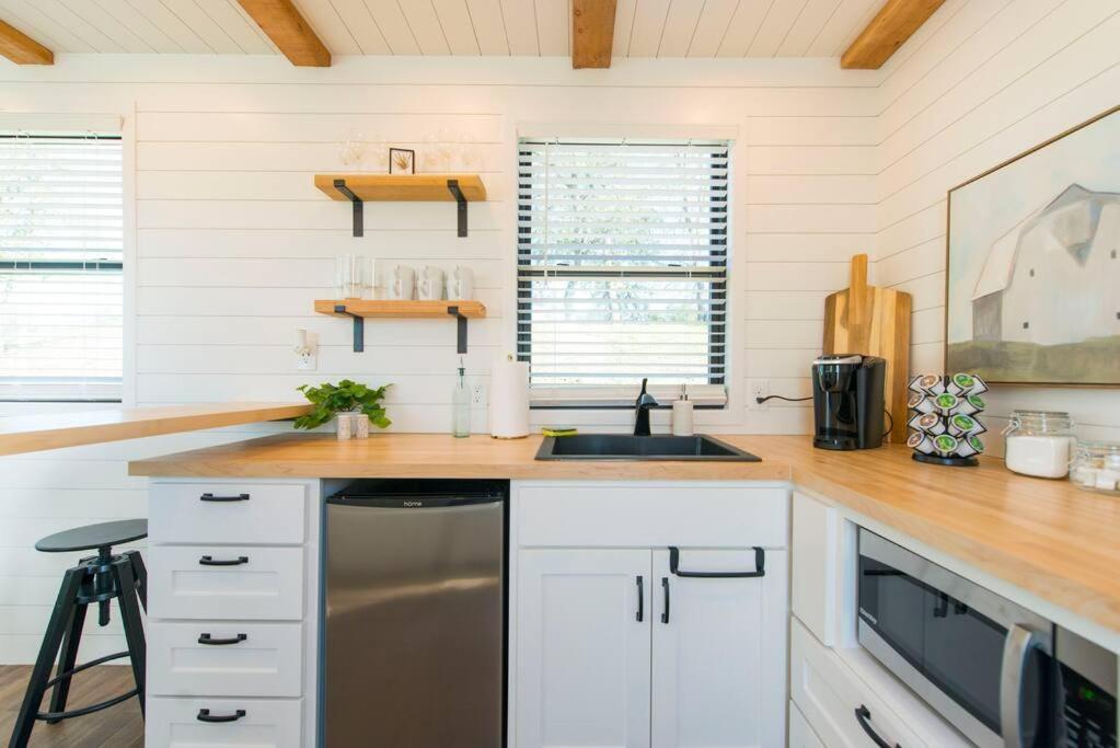 Container Home With Rooftop Views And Pickleball-Pecan Grove Bellmead Exterior photo