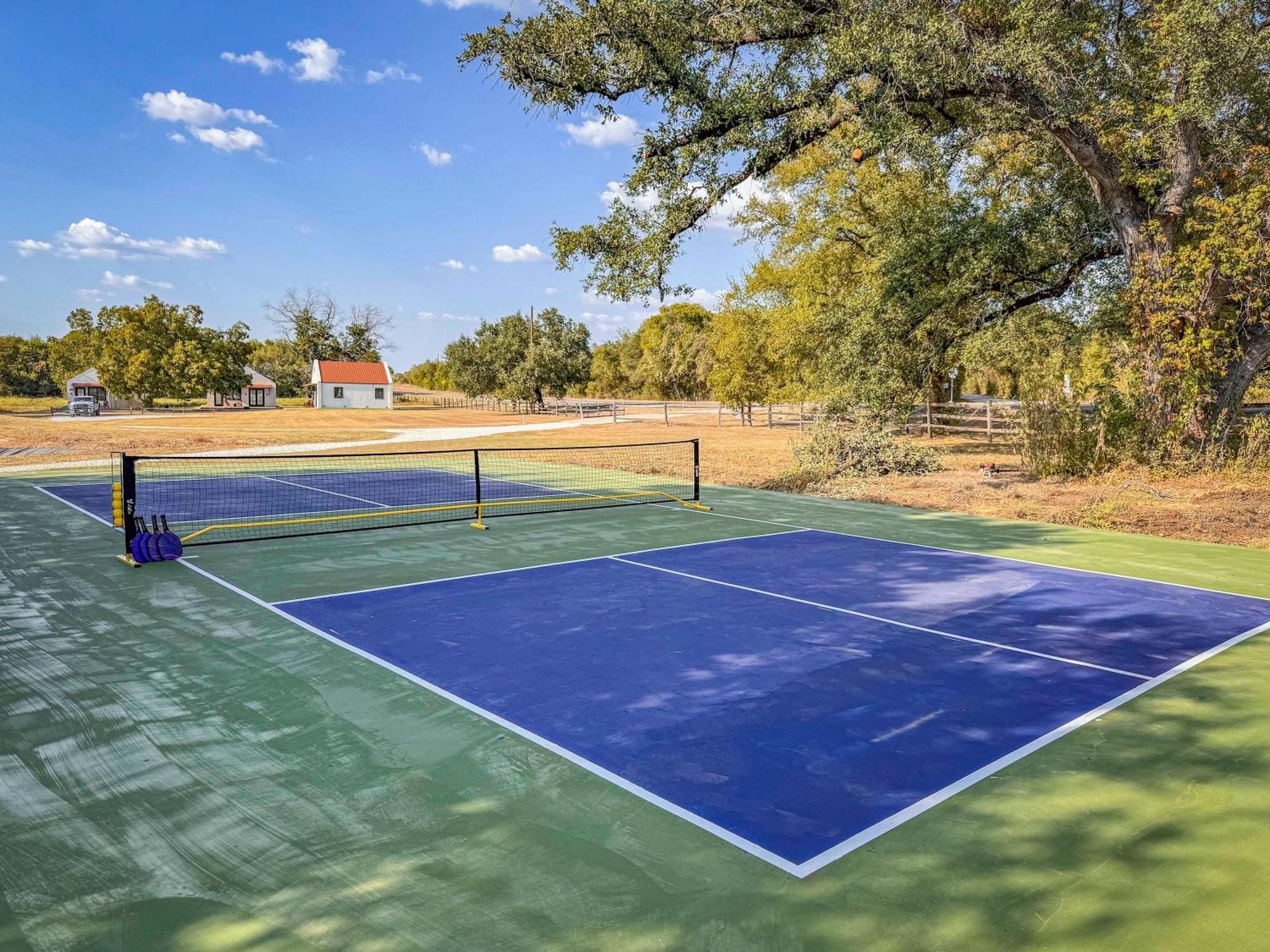 Container Home With Rooftop Views And Pickleball-Pecan Grove Bellmead Exterior photo