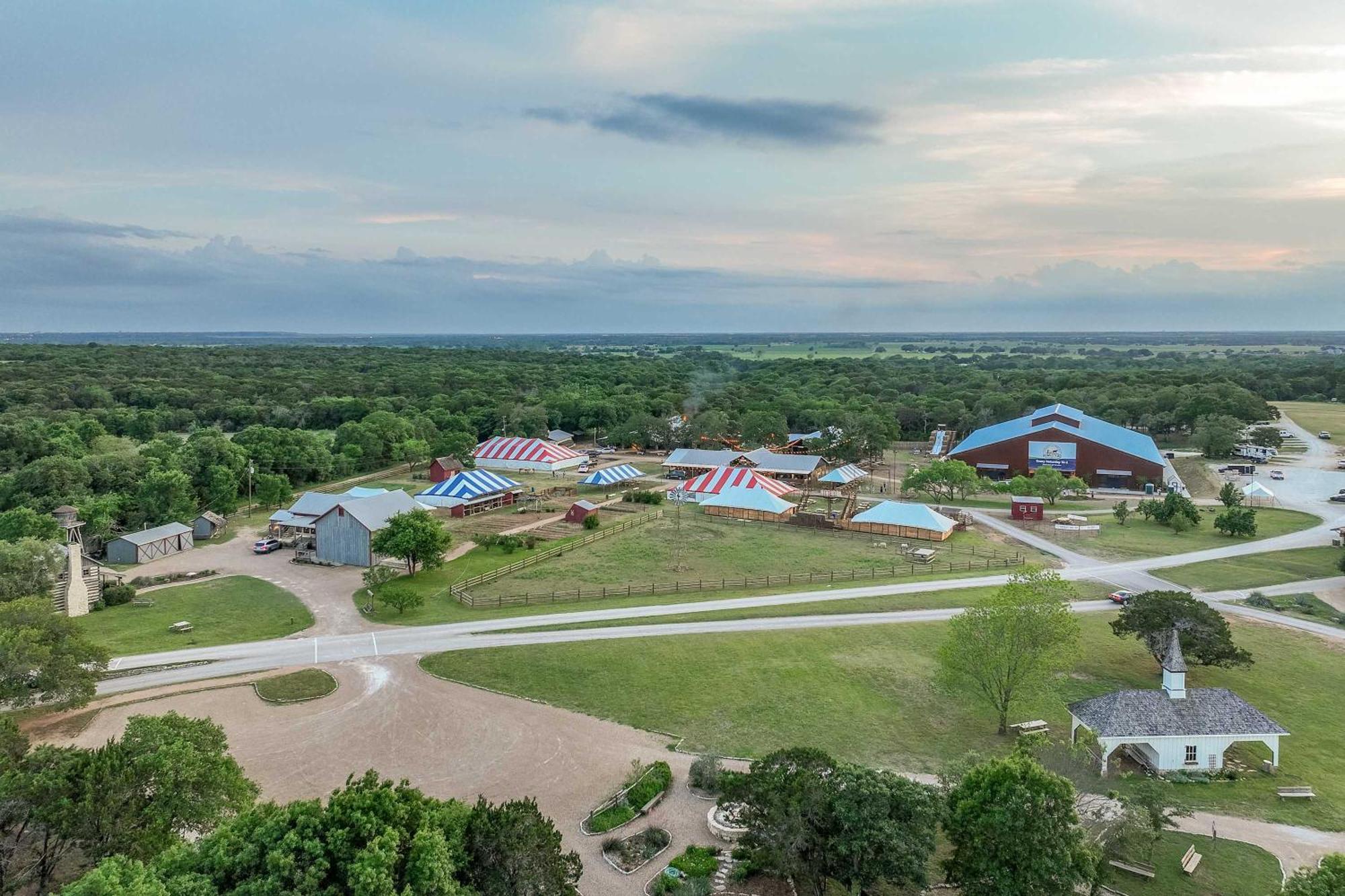 Container Home With Rooftop Views And Pickleball-Pecan Grove Bellmead Exterior photo